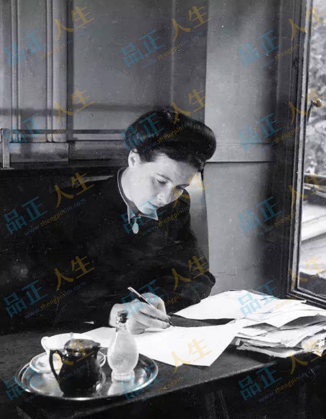 西蒙娜·德·波伏娃：成为自我，重写女性命运的思想家（女性主义）